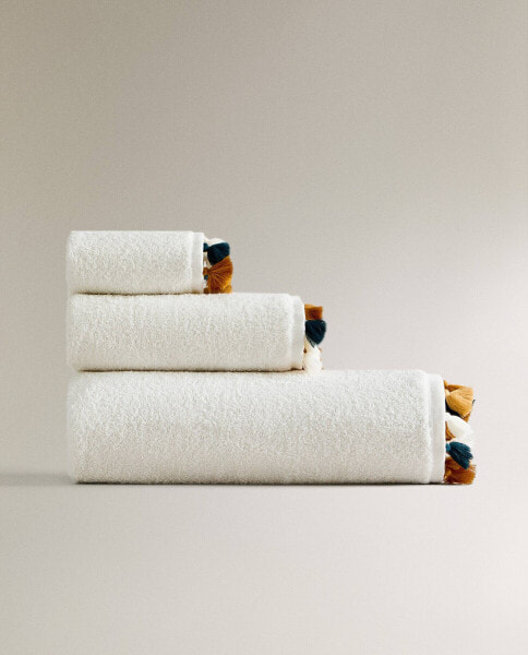 Cotton bath towel with tassels