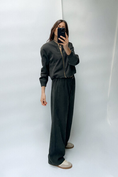 Wide-leg trousers with elastic waistband