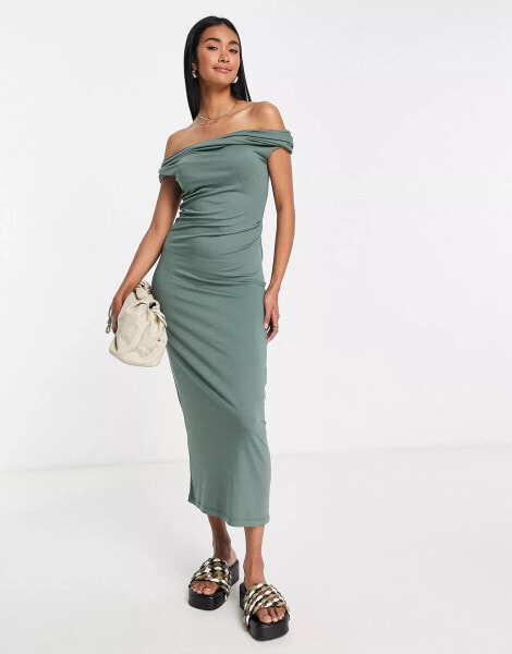 ASOS DESIGN – Schulterfreies, ärmelloses Maxikleid in Khaki mit Drapierungen