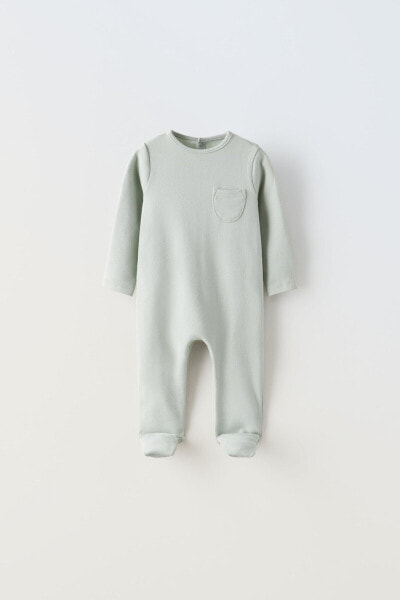 Sleepsuit with convertible foot