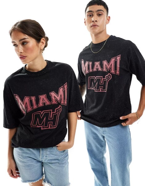 New Era Unisex Miami Heat acid wash t-shirt in dark grey