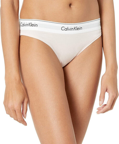 Современные женские трусы бикини от Calvin Klein 261639 в размере Medium, цвет Нимфа's thigh.