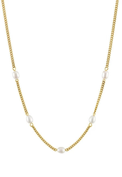 A charming gold-plated necklace with pearls