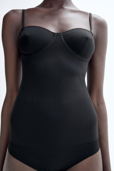 Shapewear top with underwire