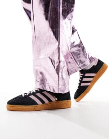 adidas Originals – Handball Spezial – Sneaker in Schwarz und Rosa