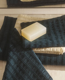 Vertical waffle-knit towel