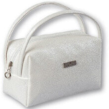 Cosmetic bags and beauty cases