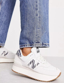 New Balance – 574+ – Sneaker in gebrochenem Weiß mit Zebramuster-Details