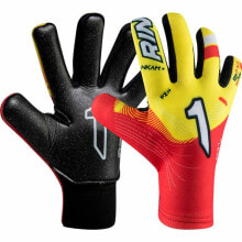 Goalkeeper gloves for football