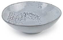 Dishes and salad bowls for serving