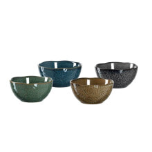 Dishes and salad bowls for serving