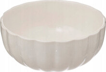 Dishes and salad bowls for serving