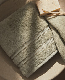 Extra soft cotton towel with shiny trim