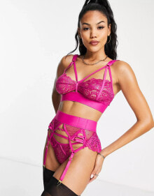 Купить женское нижнее белье и купальники Tutti Rouge: Tutti Rouge – Kennedy – Strumpfhalter aus Spitze und Netzstoff in Rosa mit Rüschen an der Seite und herzförmiger Metallverzierung