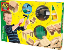 Children's play sets and wooden figurines