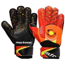 Goalkeeper gloves for football