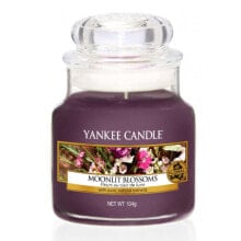 Декоративные свечи Yankee Candle Classic small Moonlit Blossoms Aroma Candle Ароматическая свеча с насыщенным цветочным ароматом 104 г