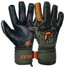 Goalkeeper gloves for football