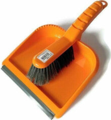 Brooms, scoops and floor brushes