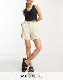 ASOS DESIGN Petite – Dad-Shorts aus Leinen in Steinbeige