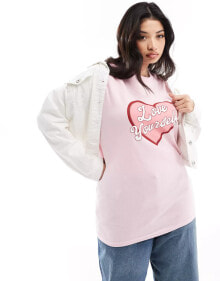 Купить женские футболки и топы In The Style Plus: In The Style Plus Love Yourself slogan t-shirt in pink