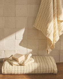 Waffle-knit cotton towel with coloured stripe