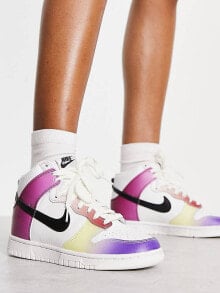 Nike – Dunk High – Knöchelhohe Sneaker in Weiß und Bunt