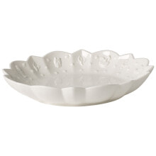 Dishes and salad bowls for serving