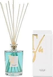 Aromatic diffusers and candles