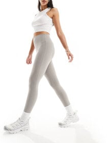 Купить женские брюки The Couture Club: The Couture Club emblem soft touch leggings in grey