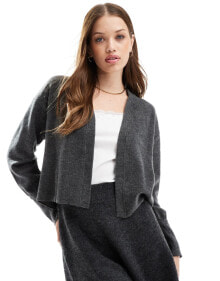 Women's sweaters and cardigans