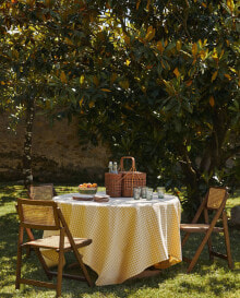 Tablecloths and napkins