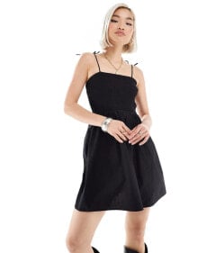 Monki babydoll mini dress with shirred bandeau in black купить в аутлете