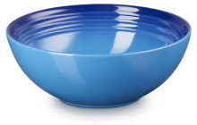 Dishes and salad bowls for serving