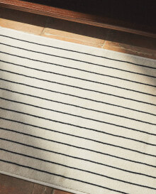 Contrast stripe bath mat