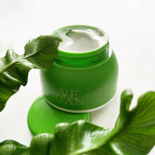 Moisturizing and nourishing the skin of the face