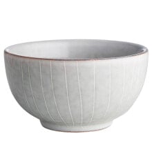 Dishes and salad bowls for serving