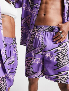 Купить женские шорты collusion: COLLUSION Unisex typo print shorts co ord in purple