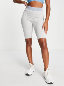 Женские спортивные шорты и юбки adidas Originals Luxe Lounge legging shorts in light grey