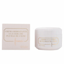 Moisturizing and nourishing the skin of the face Francis