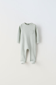 Sleepsuit with convertible foot