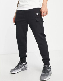 Nike – Club – Cargo-Jogginghose aus Fleece in Schwarz