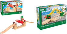 BRIO World 33757 Подъемный мост - Железнодорожные принадлежности Деревянный поезд - Игрушка для малышей, рекомендованная для детей от 3 лет и поезд 33732 - Контейнерный кран-манипулятор