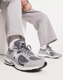 New Balance – 2002 – Sneaker in Grau und Weiß