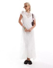 Купить бежевые женские платья-макси Reclaimed Vintage: Reclaimed Vintage lace maxi dress with slip in white