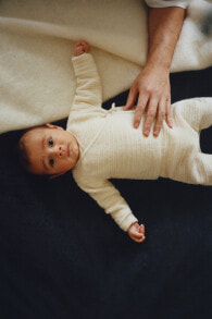 Трикотажные свитеры для новорожденных