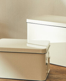 Enamelled bathroom box with contrast detail