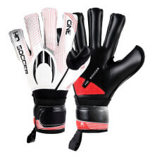 Goalkeeper gloves for football