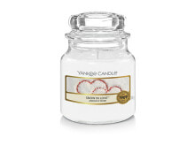 Декоративные свечи aromatic candle Classic small Snow in Love 104 g