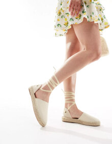 Truffle Collection – Espadrilles in Creme mit Schnürung am Knöchel